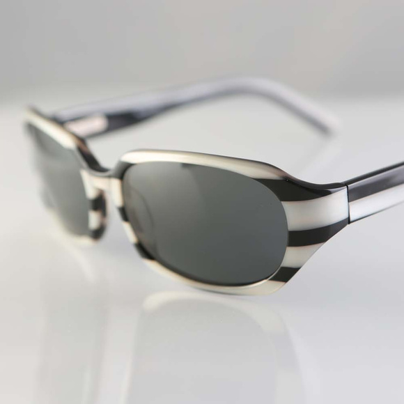 Vera Wang Accessories - Vera Wang LUXE sunglasses Japan Vintage